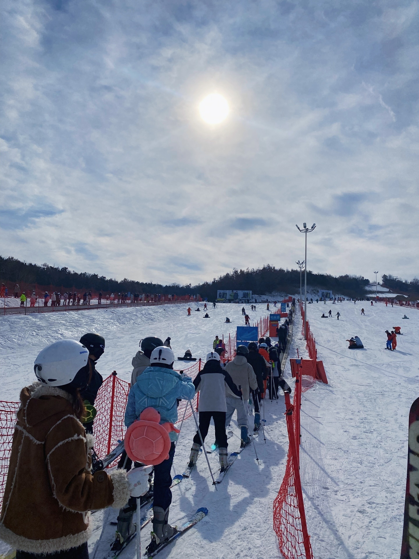 没人疼就去滑雪，滑完浑身疼…[揣手]  