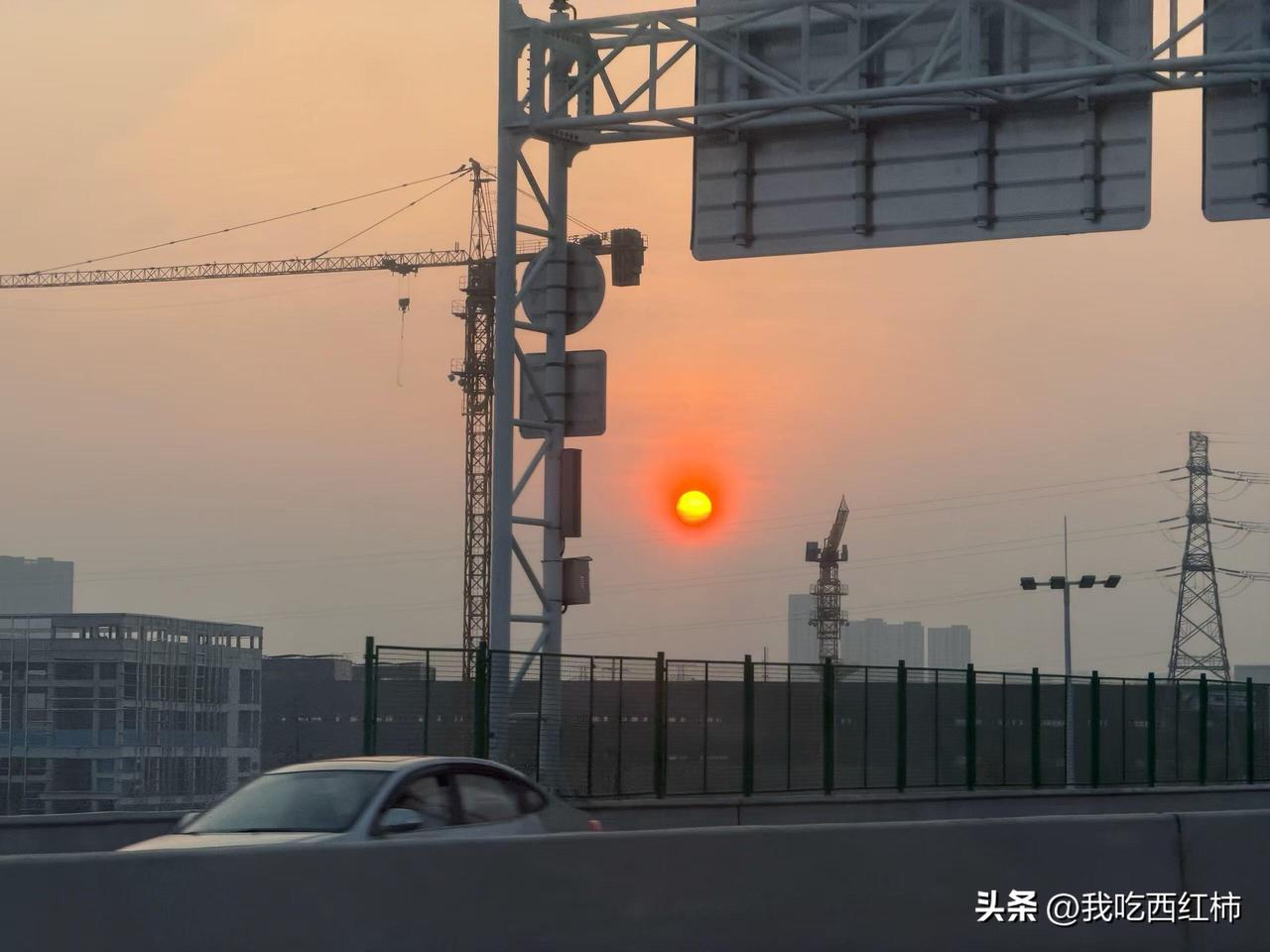 后来我当了父亲，才忽然发现，儿子身上全是小时候我的影子﹣﹣贪玩、倔强、总拖延。