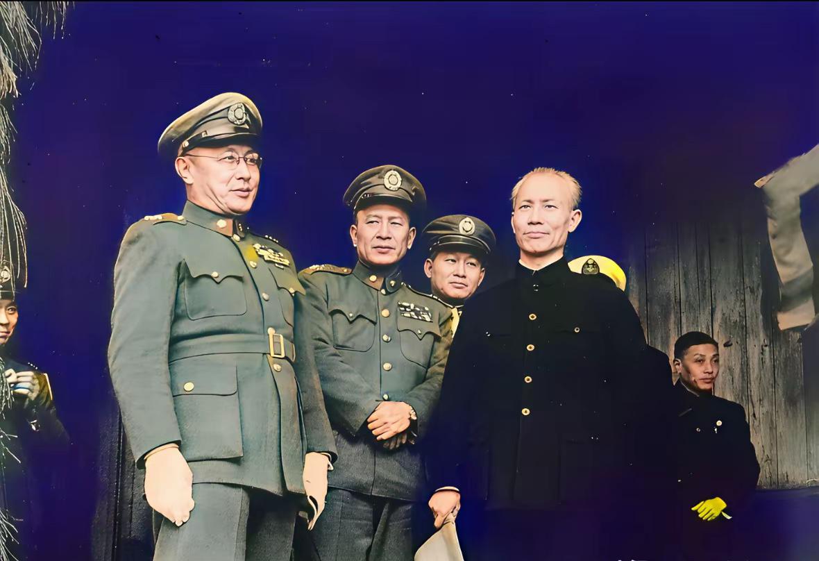几位国军将领，在一起交谈的合影，但凡认得一位，您就超级了不得！