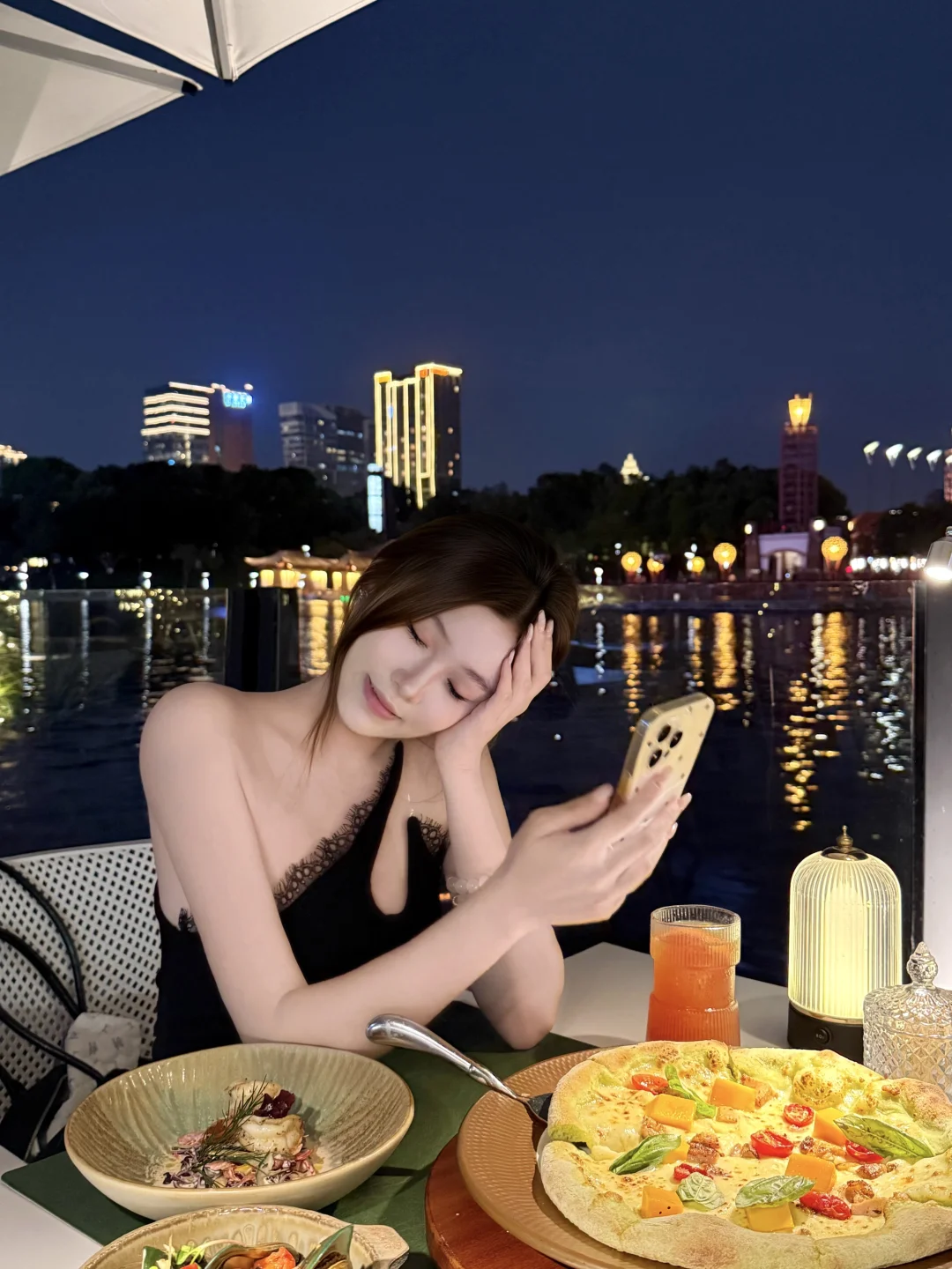 佛山氛围感餐厅！🍴这里也太好拍了吧🥺😻