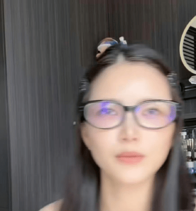 又到吃瓜时！杜淳的老婆王灿在直播里，干脆利落地回应了之前闹得沸沸扬扬的“名媛培训