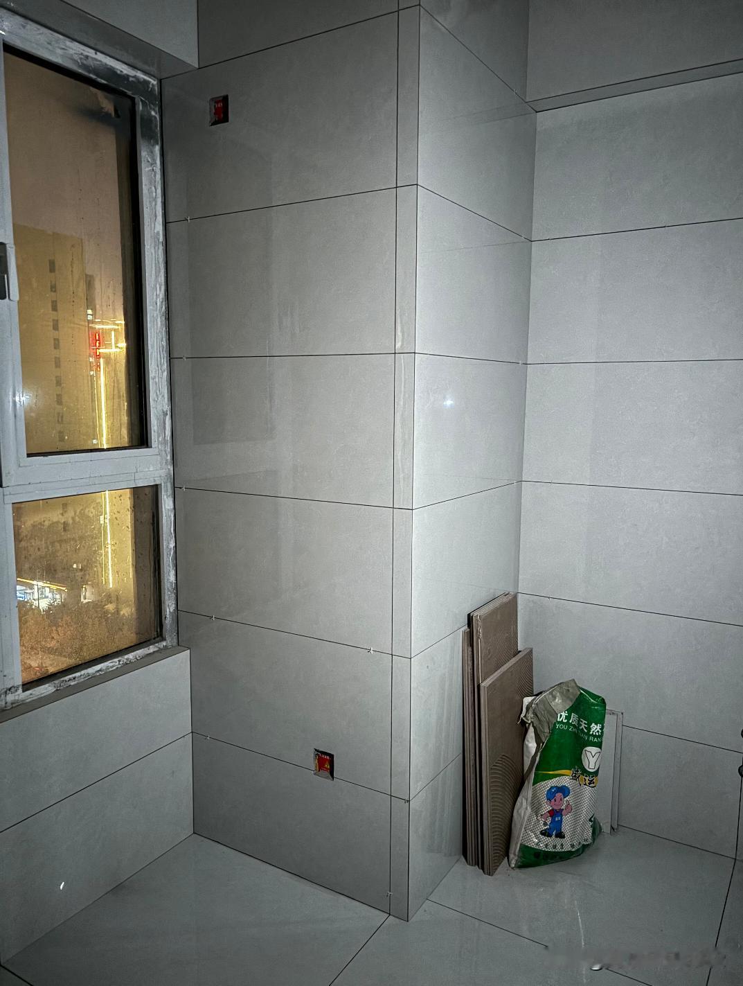 设计师 你在哪 我要被丑哭了
亲爱的设计师，你在吗，在吗，我没有要求必须墙地对缝