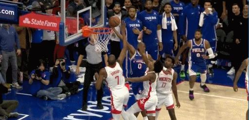 瞎吹啊，又见巨大争议判罚……
NBA裁判这魔幻判罚，真让人无语！
火箭对阵76人