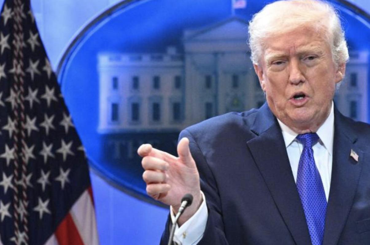 据《纽约时报》2月22日报道，特朗普已向顾问表示“倾向于在未来数天对伊朗进行初步