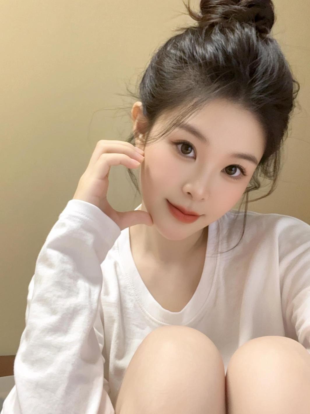 弃赚钱的狼狈和辛苦，当你上了生活的战场，你就会发现，卡里的余额是你最大的底气和体