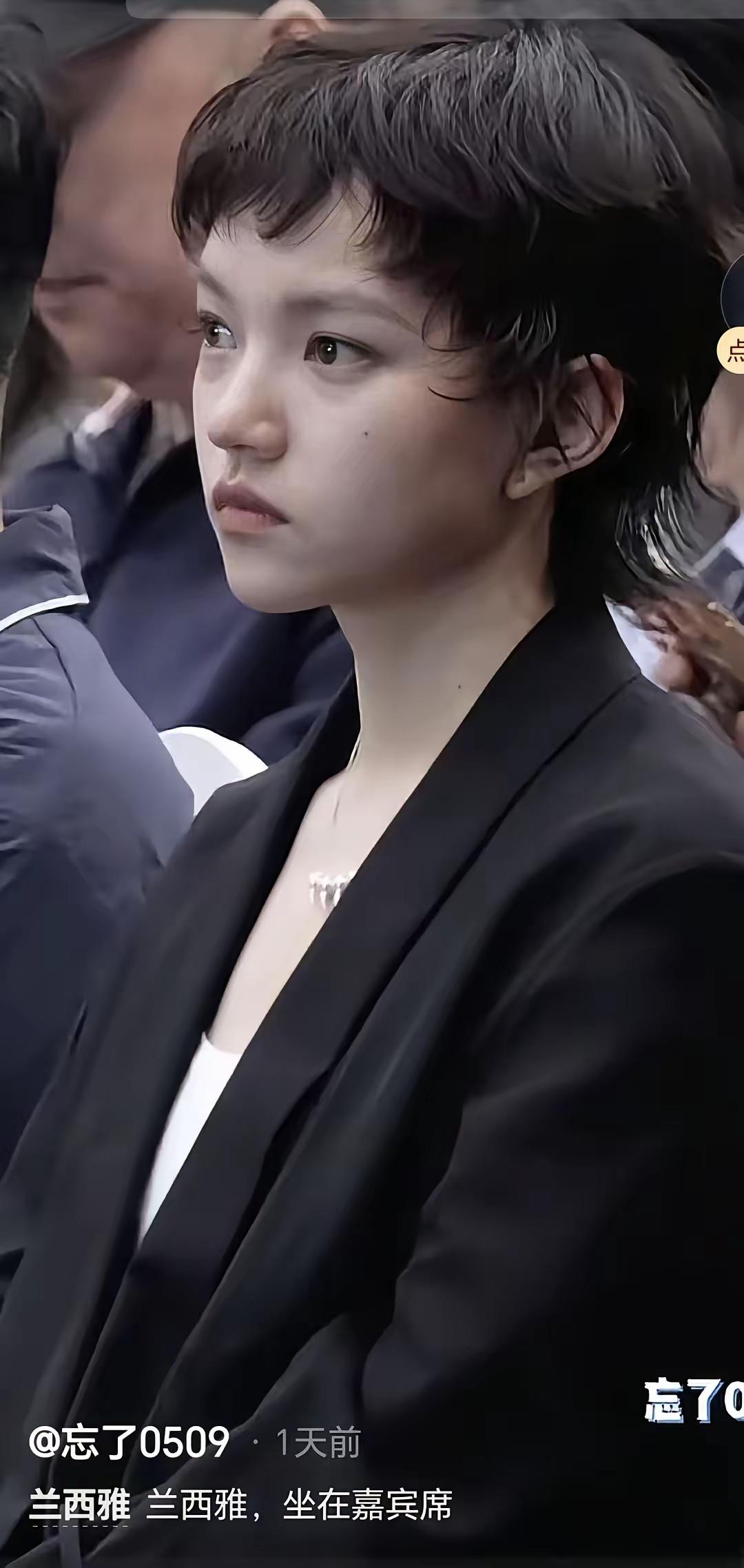 兰西雅，长的比较多元化。你说像谁吧。都有那么一点点[捂脸]。但是很精致，就她的演