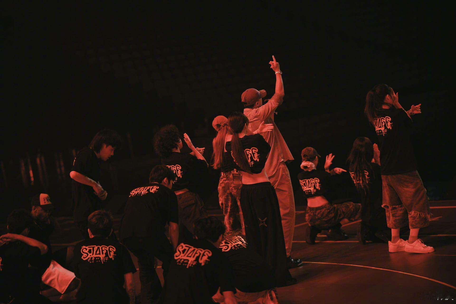 韩庚世界的角落广州站巡演 翘首以盼许久，今晚正式开启广州场演出！从彩排就能感受到