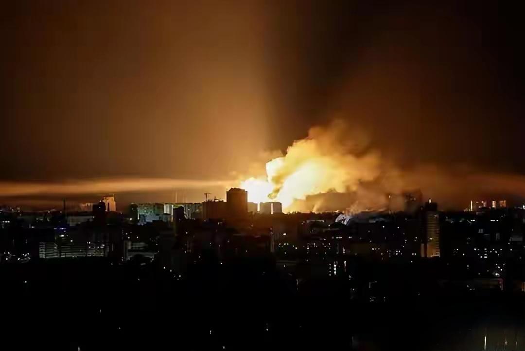 俄狂轰一整夜！乌6大火力发电厂遭密集打击，美连夜锁死乌军星链。

2026年10