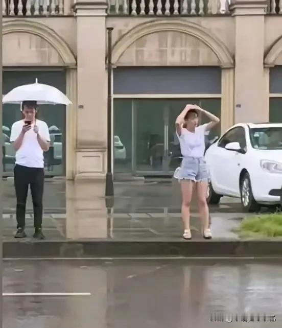 机会都会稍纵即逝，怪不得有些人一直单身