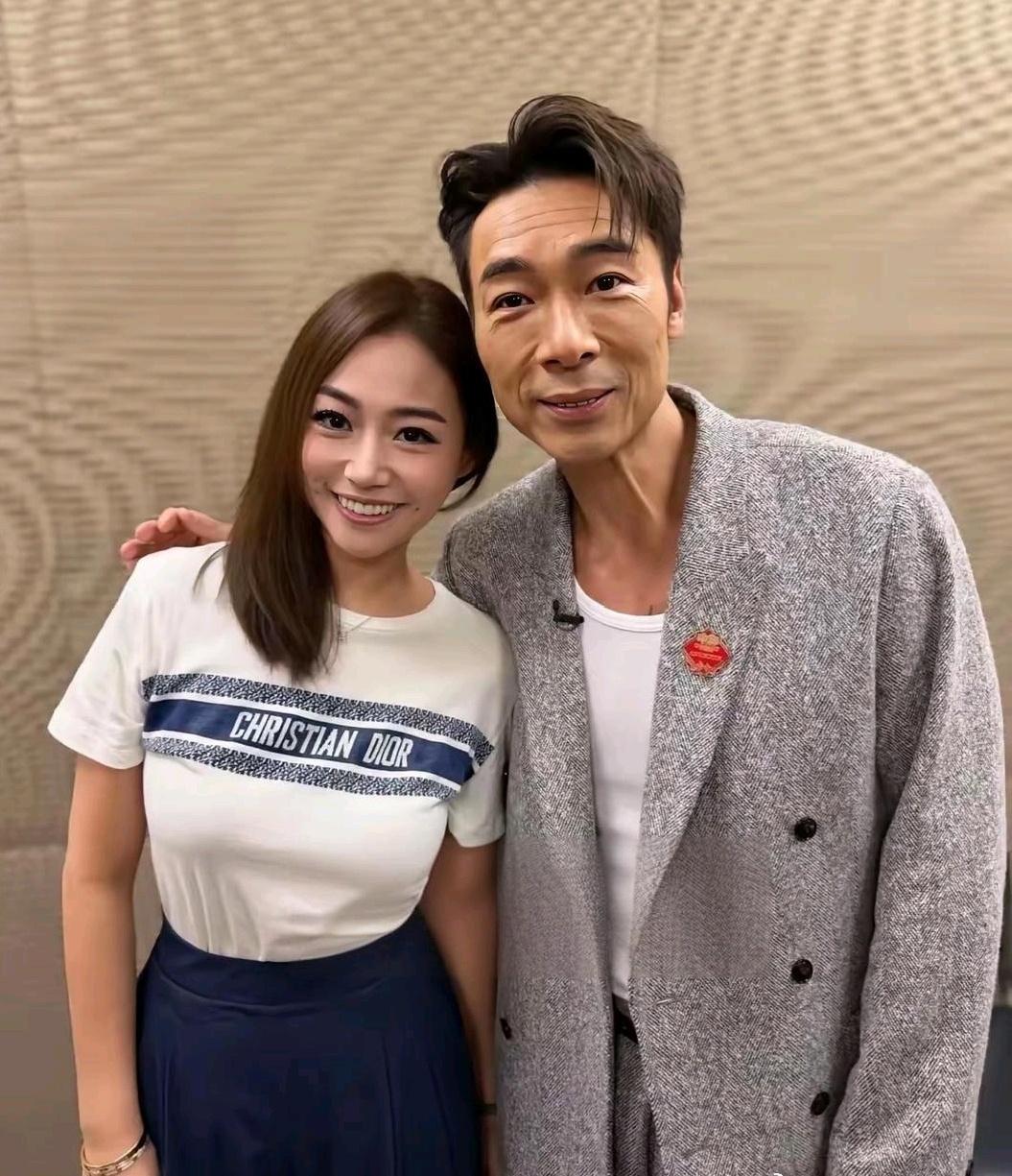 许志安曾经也是香港乐坛的一线歌手，当年的声势不如四大天王！属于一线尾与二线头的实