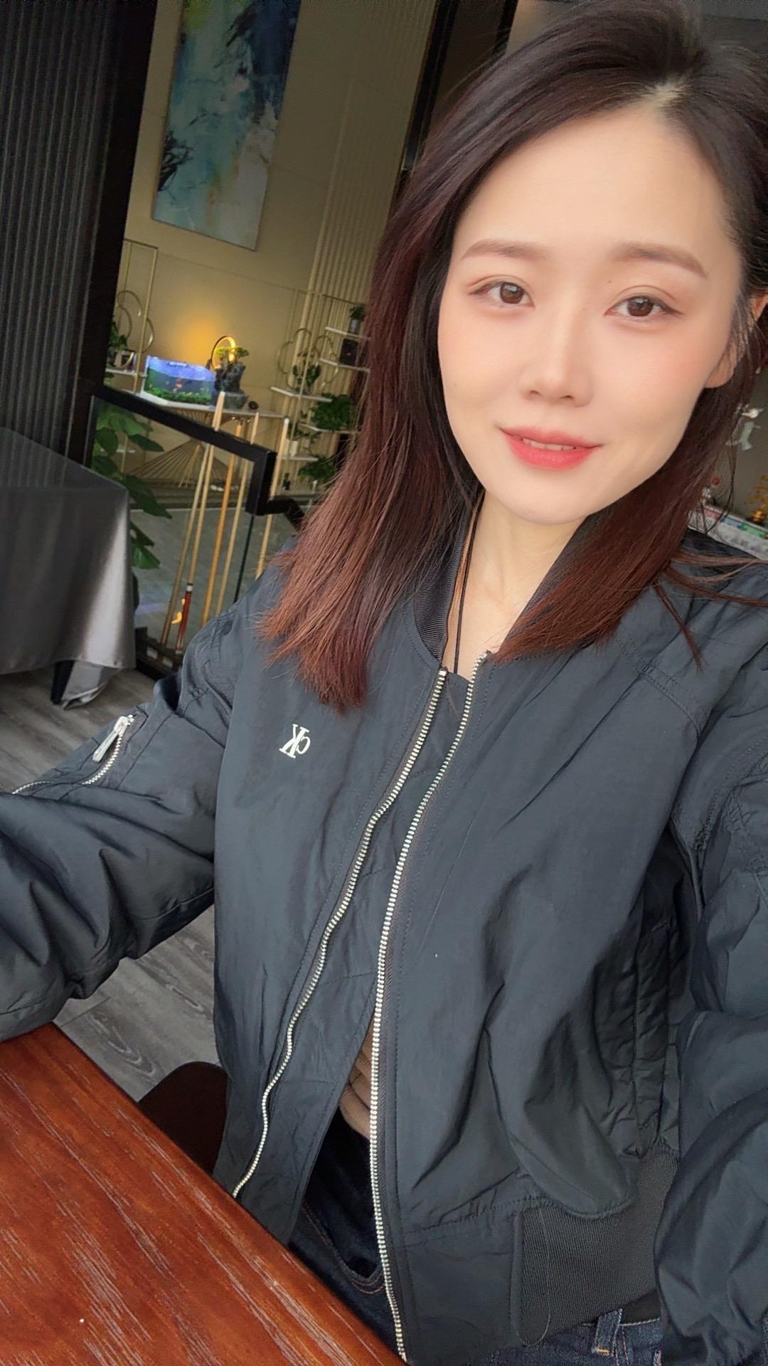 总会出现那么一个人，对我情绪稳定，关心我的衣食住行，对我很好的对吧