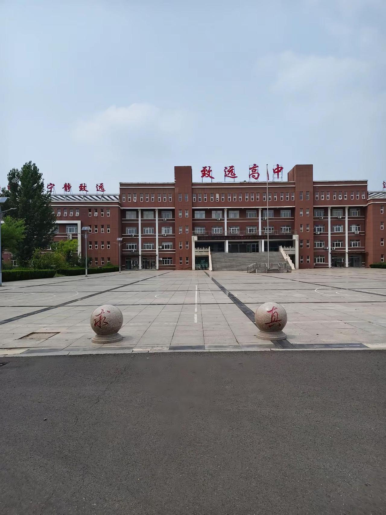 最近和学校杠上了，五天去四天，这频率也没谁了吧😅😅