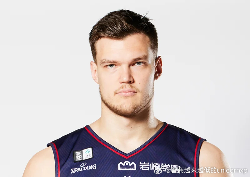 横滨海盗队的爱沙尼亚中锋Maik Kotsar刚做完手术，球队临时签下的Kale