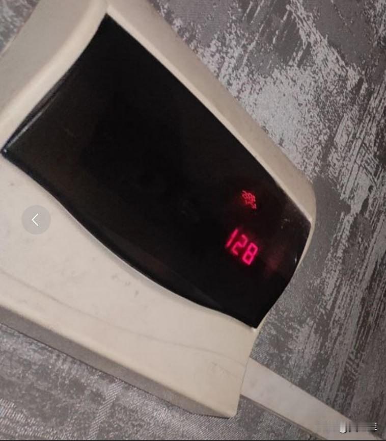 克里沃罗格居民反映家中电压骤降
 
第聂伯罗彼得罗夫斯克州克里沃罗格市的居民抱怨