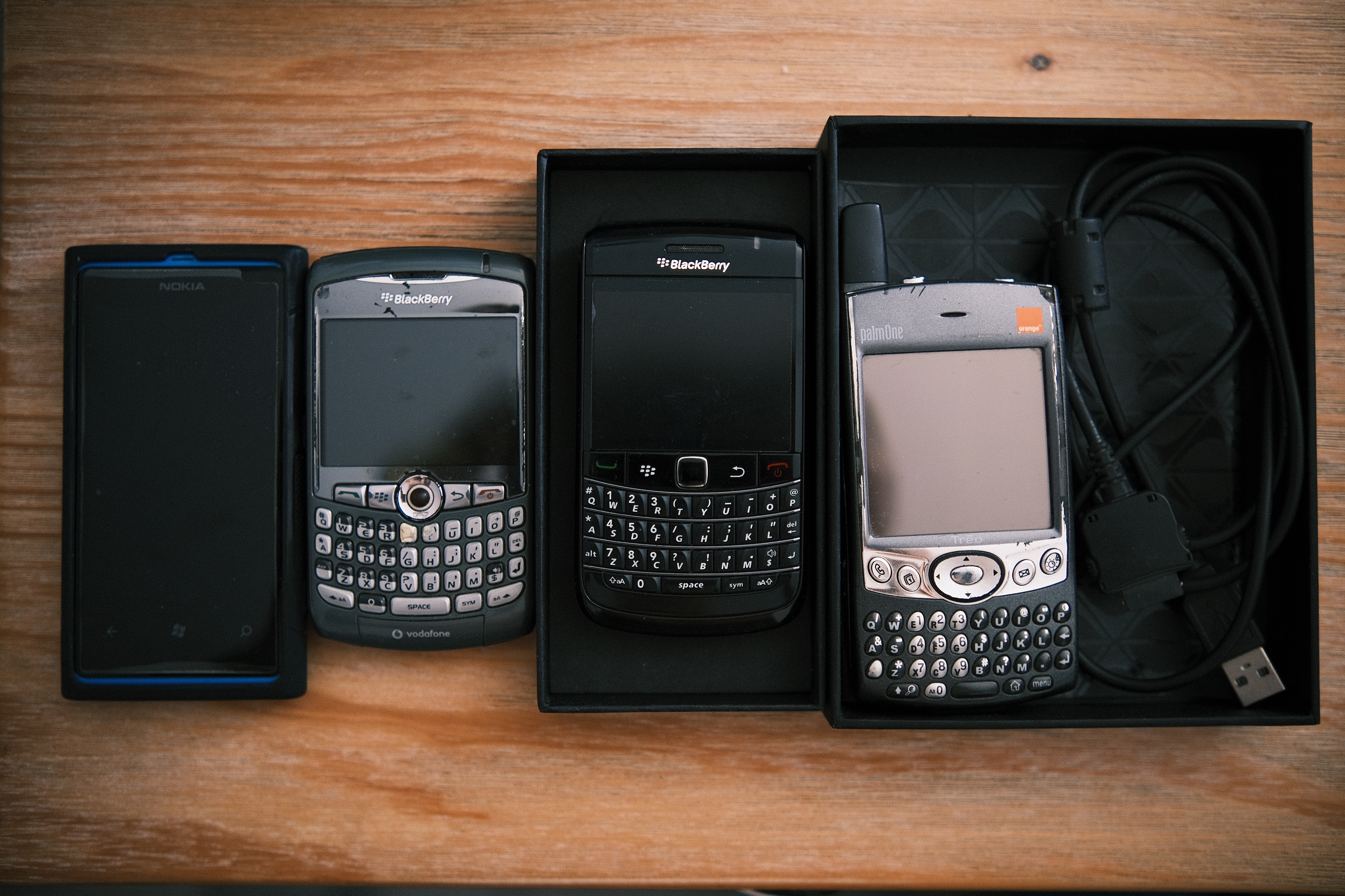 2005 年左右，大学期间玩过的palm、黑莓，搞机最快乐的时光，那时候刷机固件