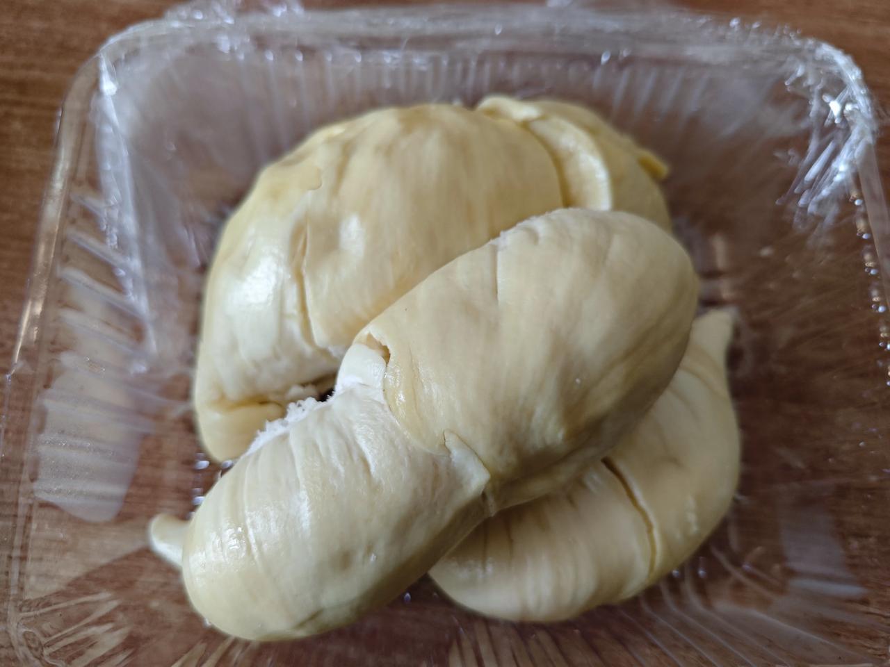 四十多岁第一次舍得一百元买榴莲吃，我是不是给姐妹们丢脸了，全网说要对自己好对自己