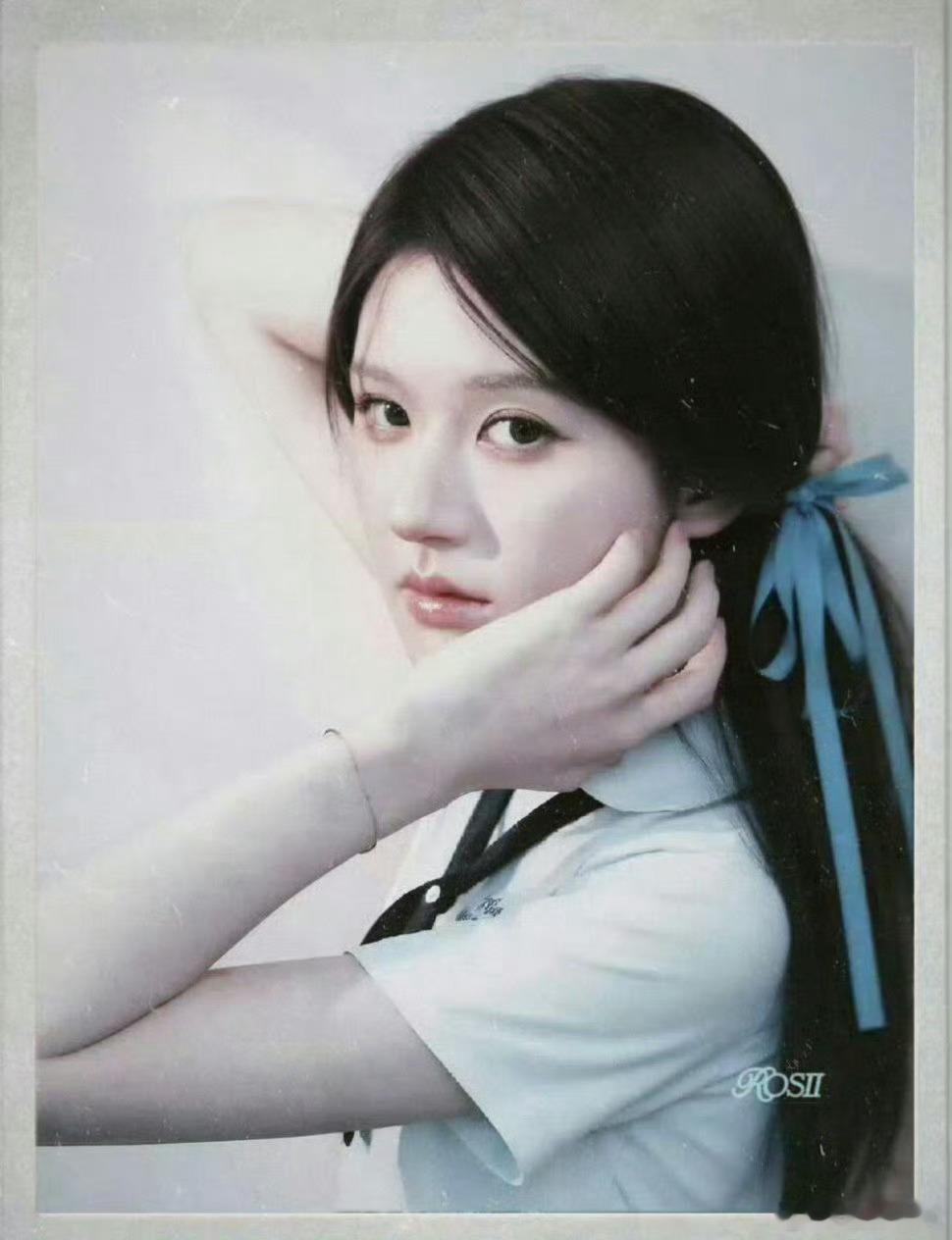 赵露思鞠婧祎同一个拍照动作谁赢了❓ ​ ​​​