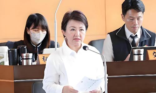 卢秀燕彻底凉了！很多人以为郑丽文夸蒋万安是客套，错了！真相是：这是一场公开的“政