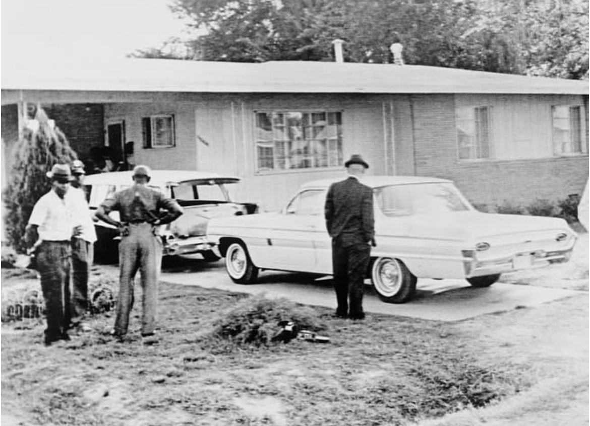 【来自投稿】1963年6月12日 美国黑人社会活动家 梅加·艾弗斯在密西西比州杰