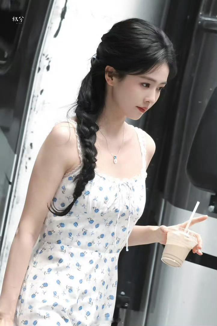 白鹿开到荼蘼侧麻花辫邻家小女孩👧好漂亮呀大学生喜爱内容共创计划校园v计划日常我
