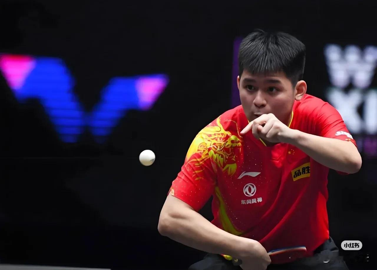 林诗栋担重任，亚锦赛力挽狂澜

亚锦赛男团半决赛，战况胶着，林诗栋挺身而出，成为