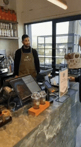 内塔尼亚胡：怎么都说我挂了？看看，我就在这里，有本事来干我啊！