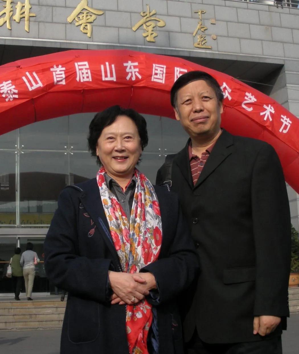 京剧名家刘长瑜爱京剧忧京剧
第五届中国京剧节在泉城济南举行，刘长瑜老师作为评委参
