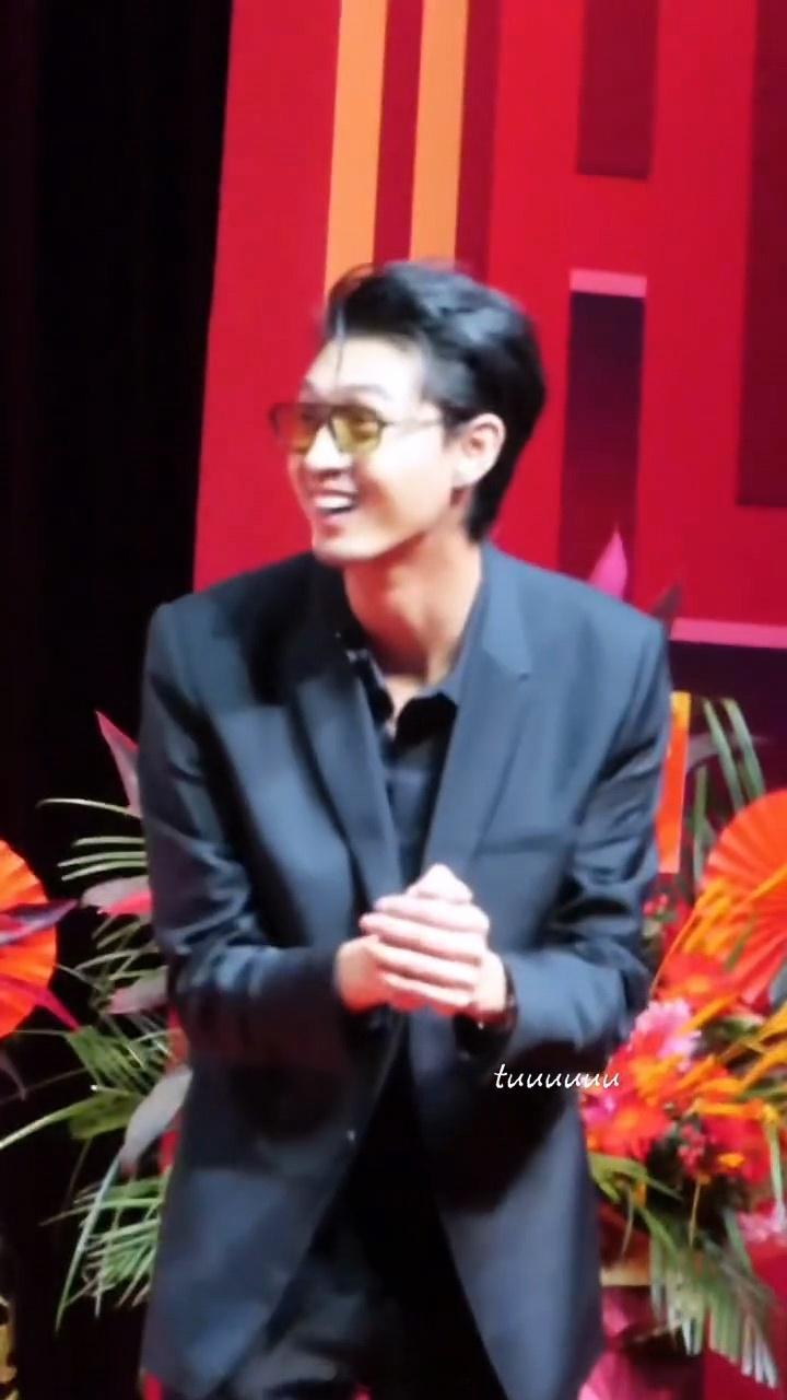 秦霄贤说我只是事业低谷期  秦霄贤疑似回应最近的舆论风波，只是事业低谷期 