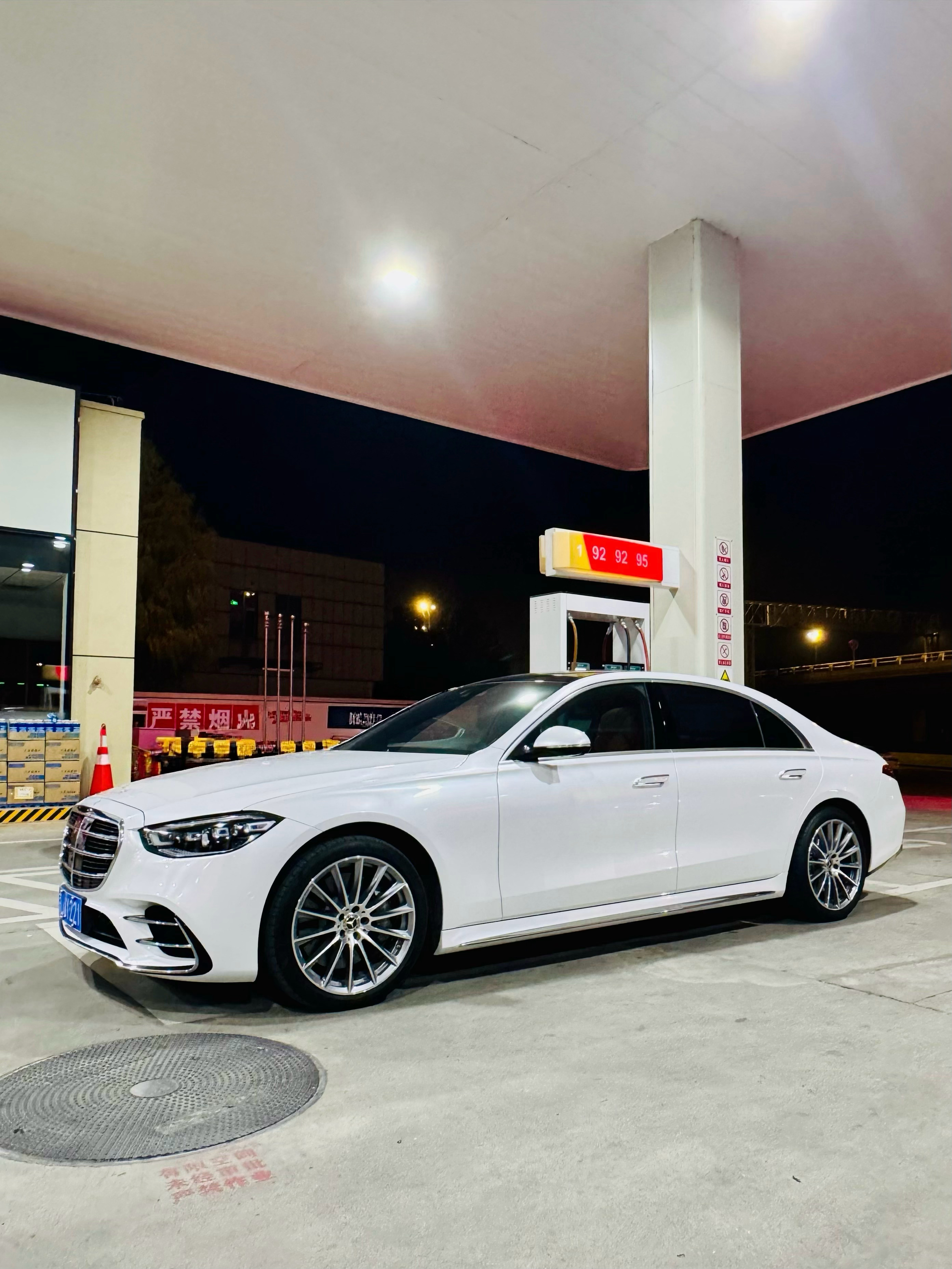 以后加油都要拍一张美照 