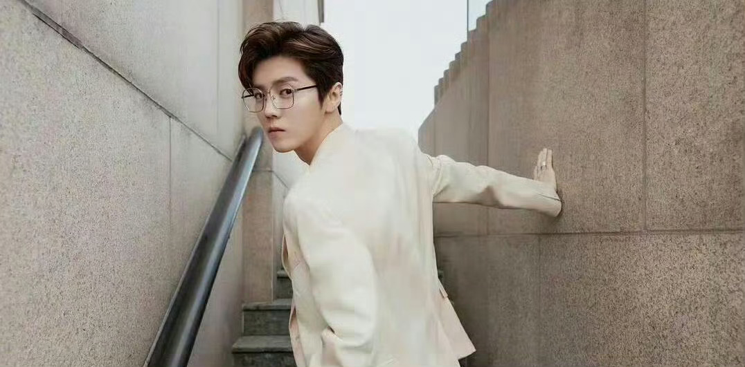 鹿晗和关晓彤这是去拍婚纱照了吗？ ​​​