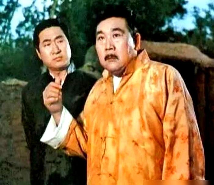 老演员邵冲飞，演完《侦察兵》里那个肥头大耳的黄团长，转头就能把《刀光虎影》里的汉