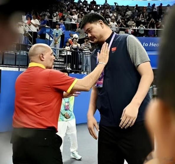 姚明透露乔尔杰维奇目前正在积极协助中国男篮准备2024年2月的亚洲杯窗口期比赛，