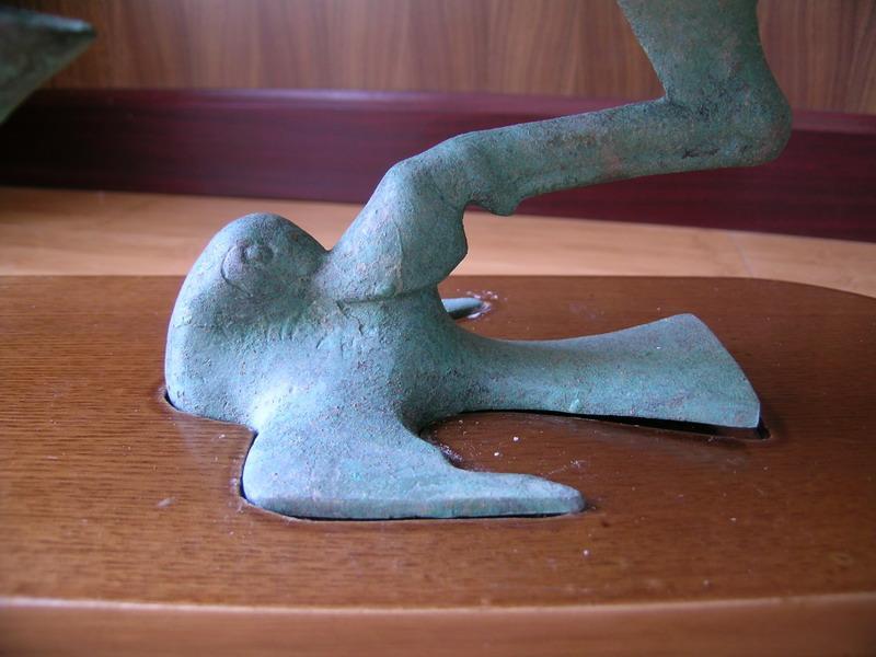 马踏飞燕，踏的其实不一定是燕子1969年，甘肃武威的社员挖防空洞，一锹下去，挖出
