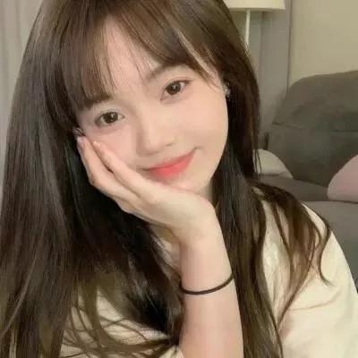 温柔甜美的笑容，少女感十足，喜欢这样的你！少女的笑容 甜系少女照 自然甜系少女 