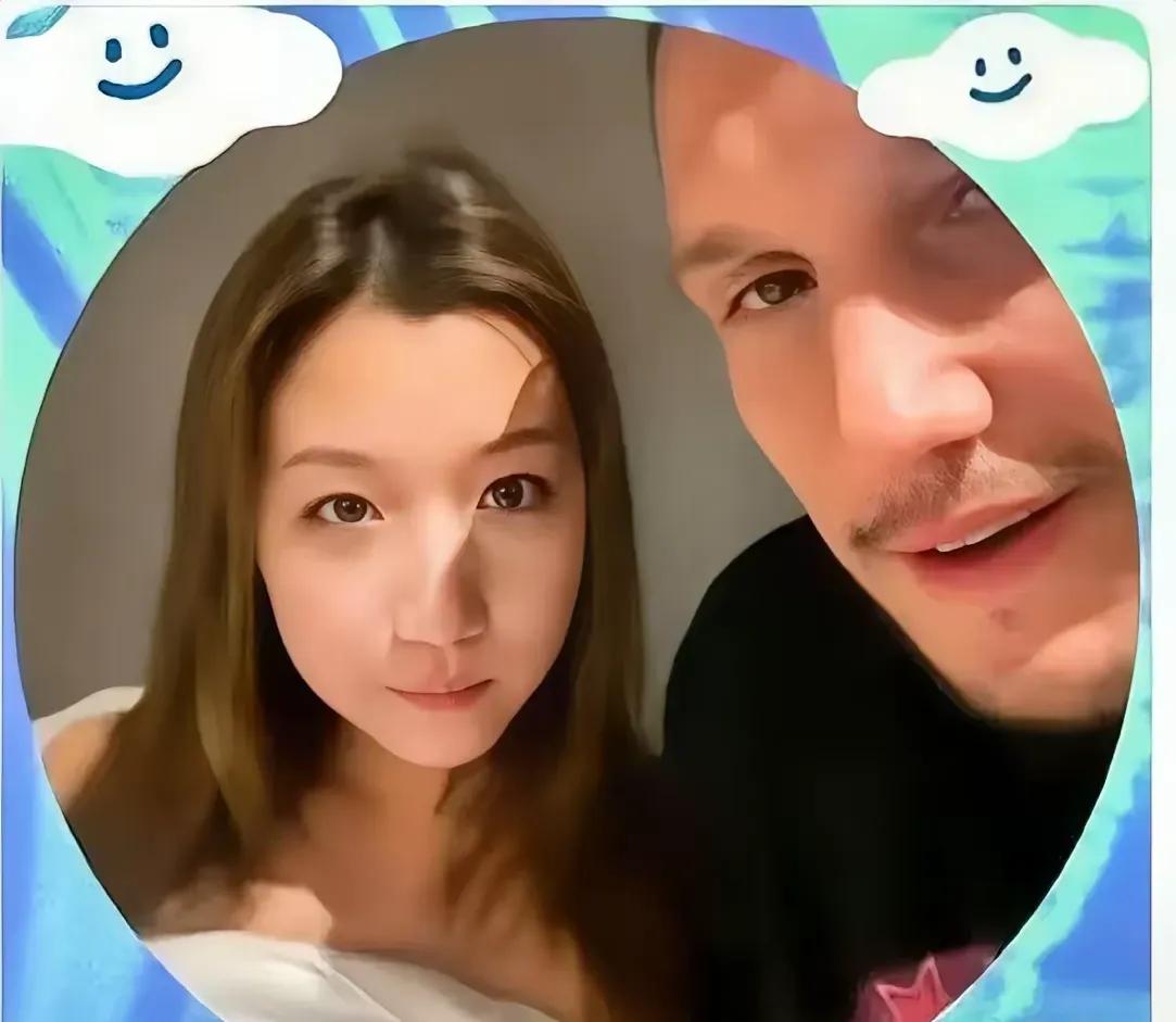 这个老外长得很猥琐也不好看啊！真不知道这个女的怎么想的，难道老外什么都好吗？