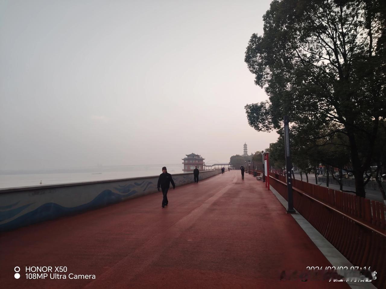 记录我的20262026年2月2日长江岸边晨练