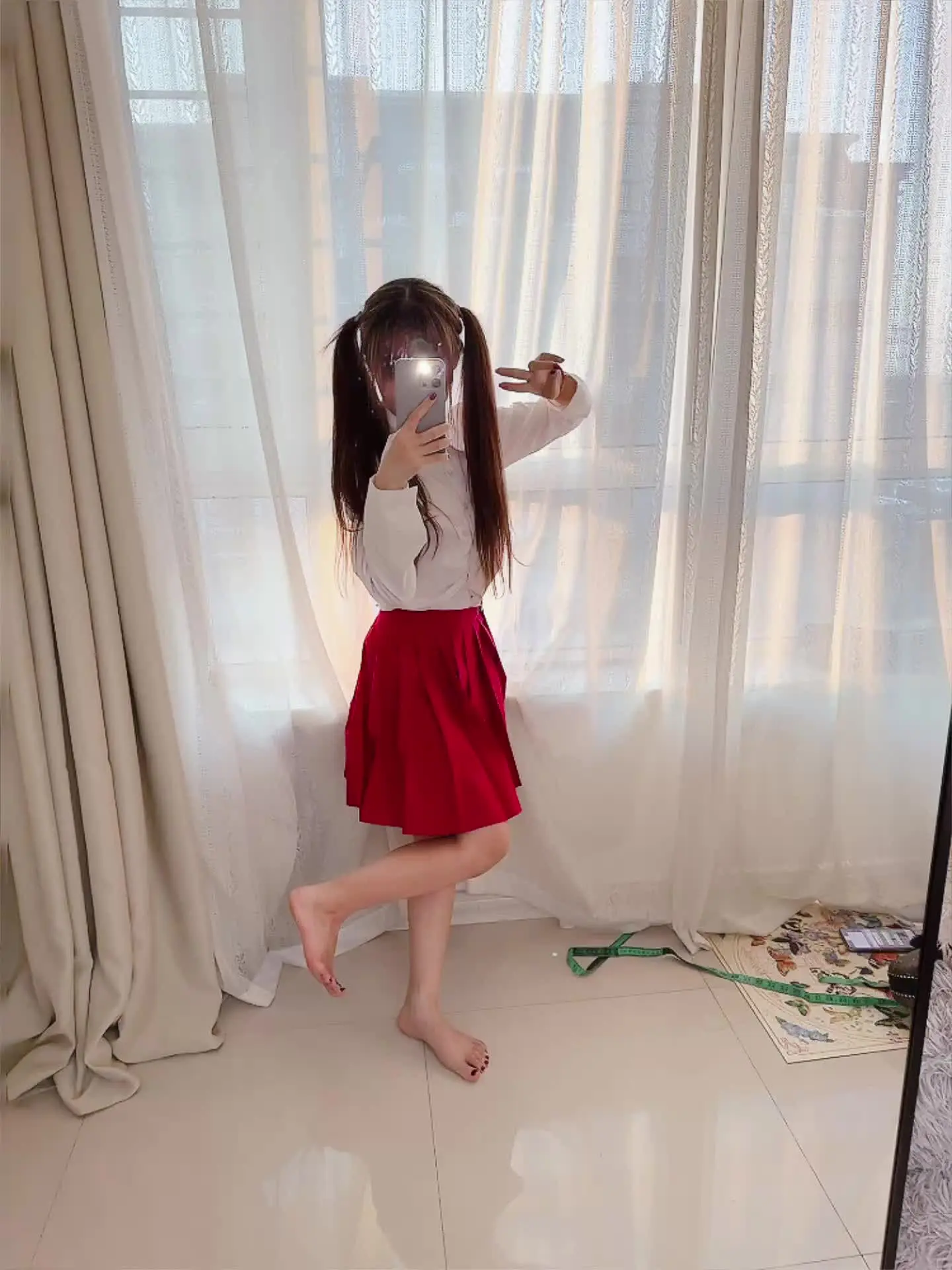 爱一个人是藏不住的，爱两个得话一定得藏住