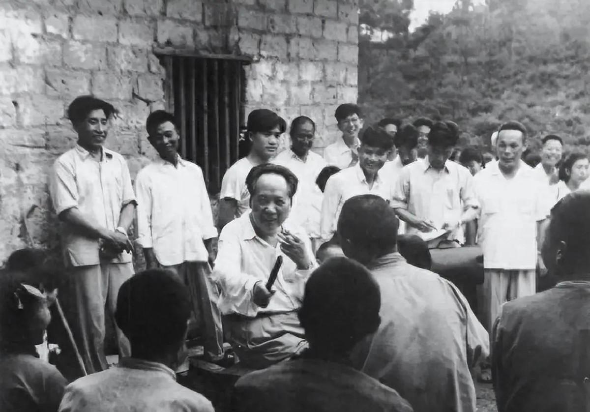 心里装着农民，才懂中国的根在哪
 
咱开门见山地说，青年时代的毛主席，心里最惦记