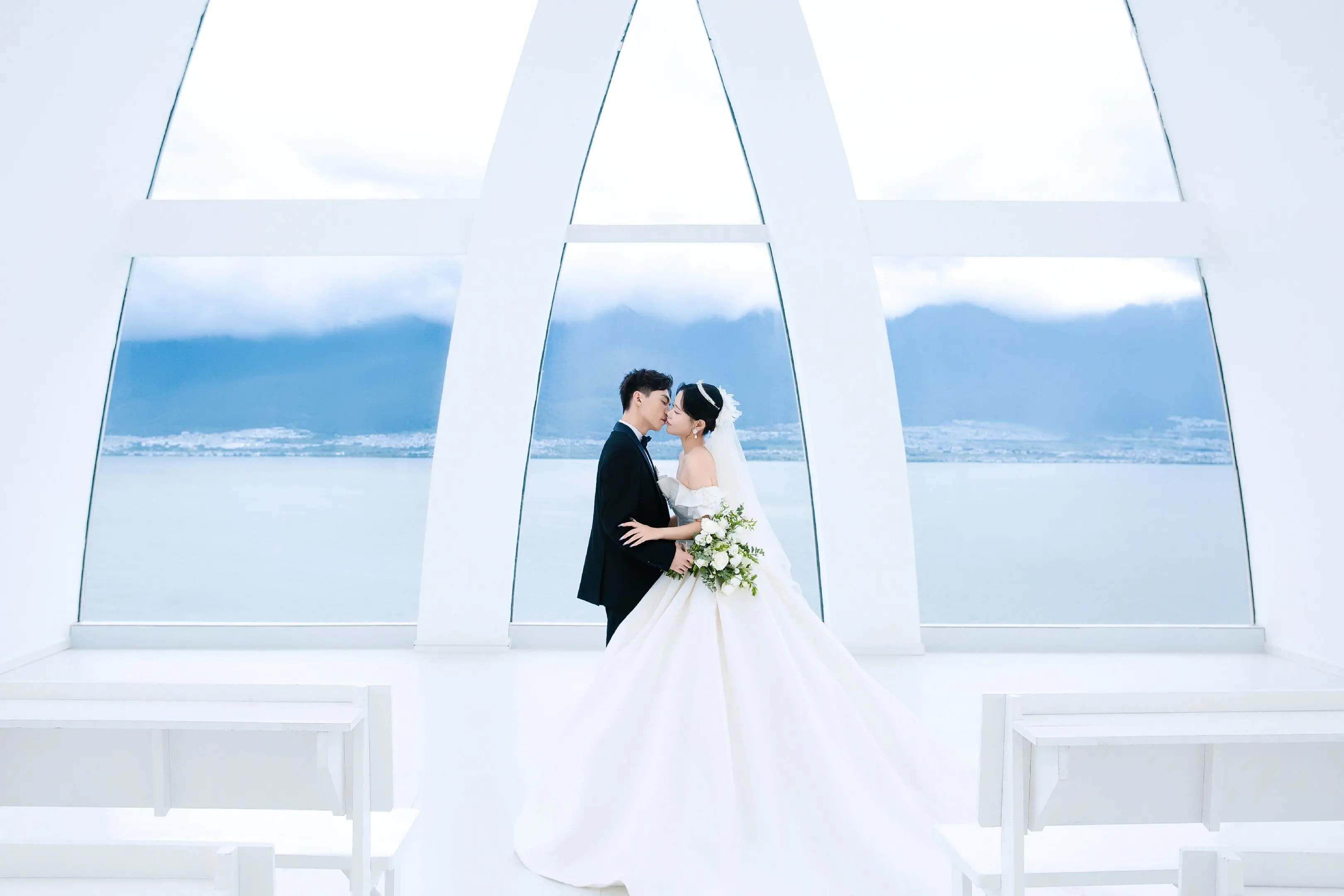 消失的日子在努力工作，也在准备婚礼