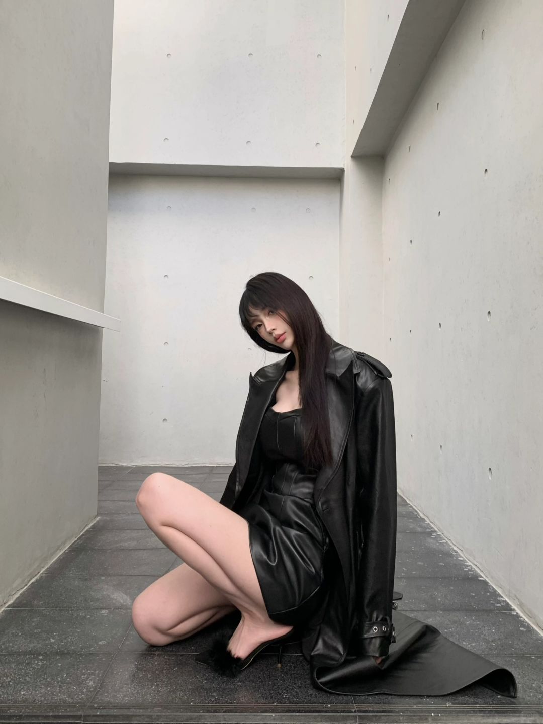 𝑆𝑤𝑖𝑚 𝑎𝑔𝑎𝑖𝑛𝑠𝑡 𝑡ℎ𝑒 𝑠𝑡𝑟𝑒𝑎