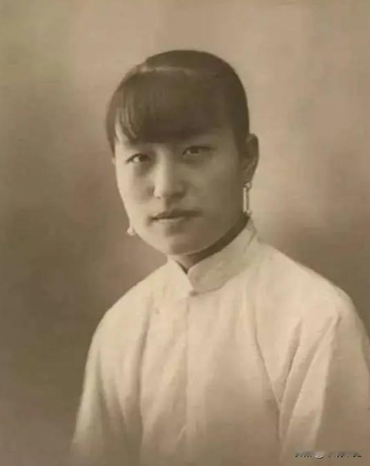 1933年，陈洁如重返上海，深居简出，闭门谢客，从不向人谈及自己的过往经历。上海