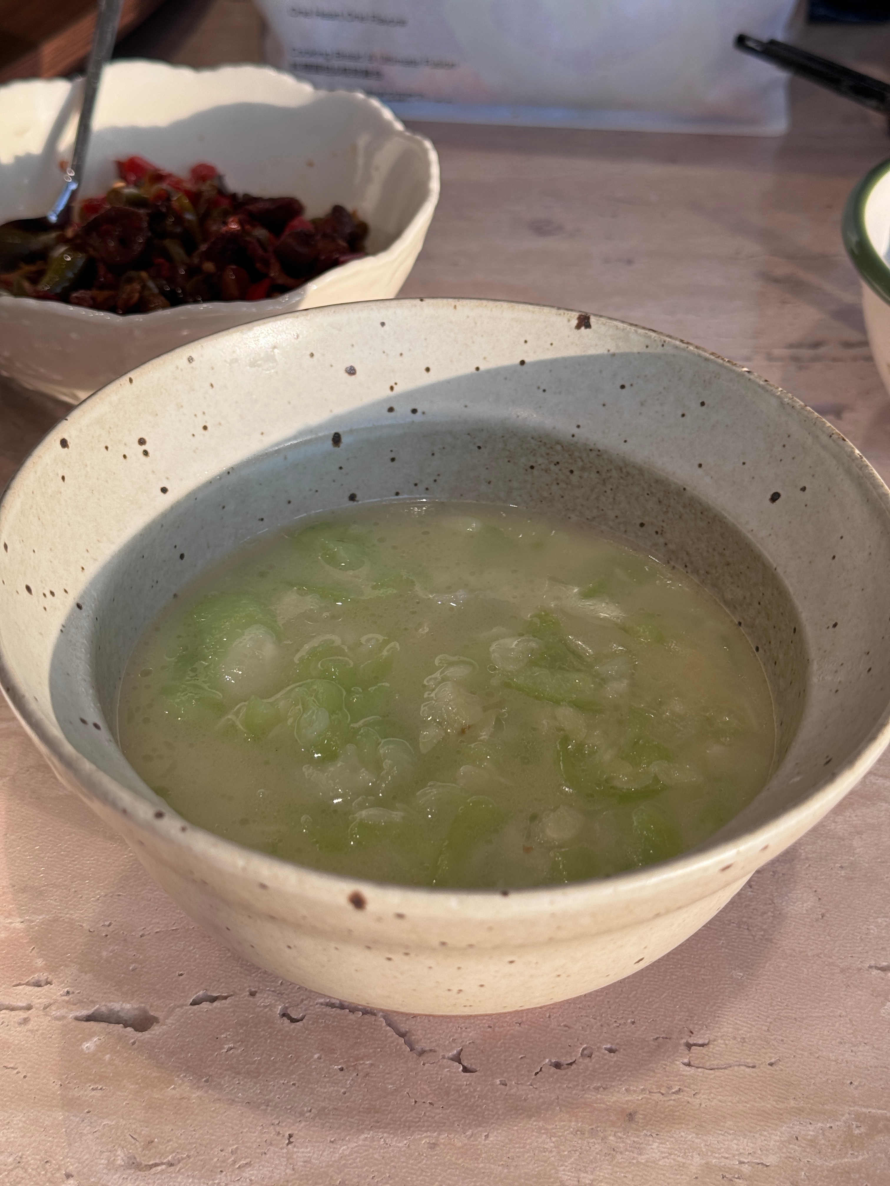 最爱的蔬菜之一 丝瓜汤从小吃到到[淡淡的][淡淡的][淡淡的]永远吃不腻 但是一