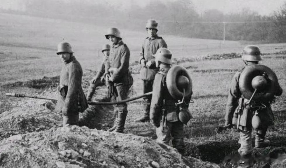 1917年8月底，负责守卫里加的是俄国（当时沙俄已经倒台，但苏联尚未成立，故仅能