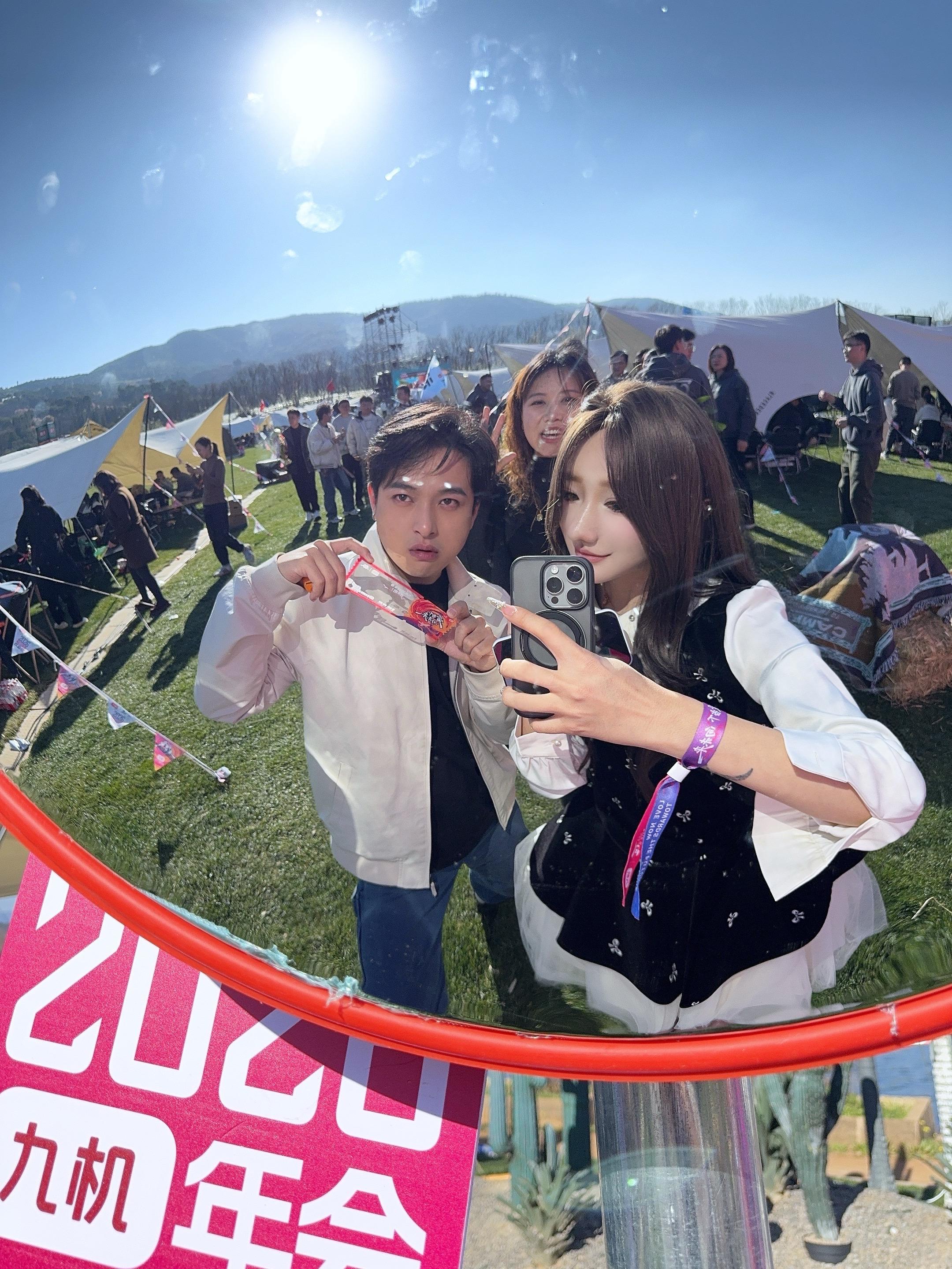 哈哈哈 不搞cos的时候搞年会去咯