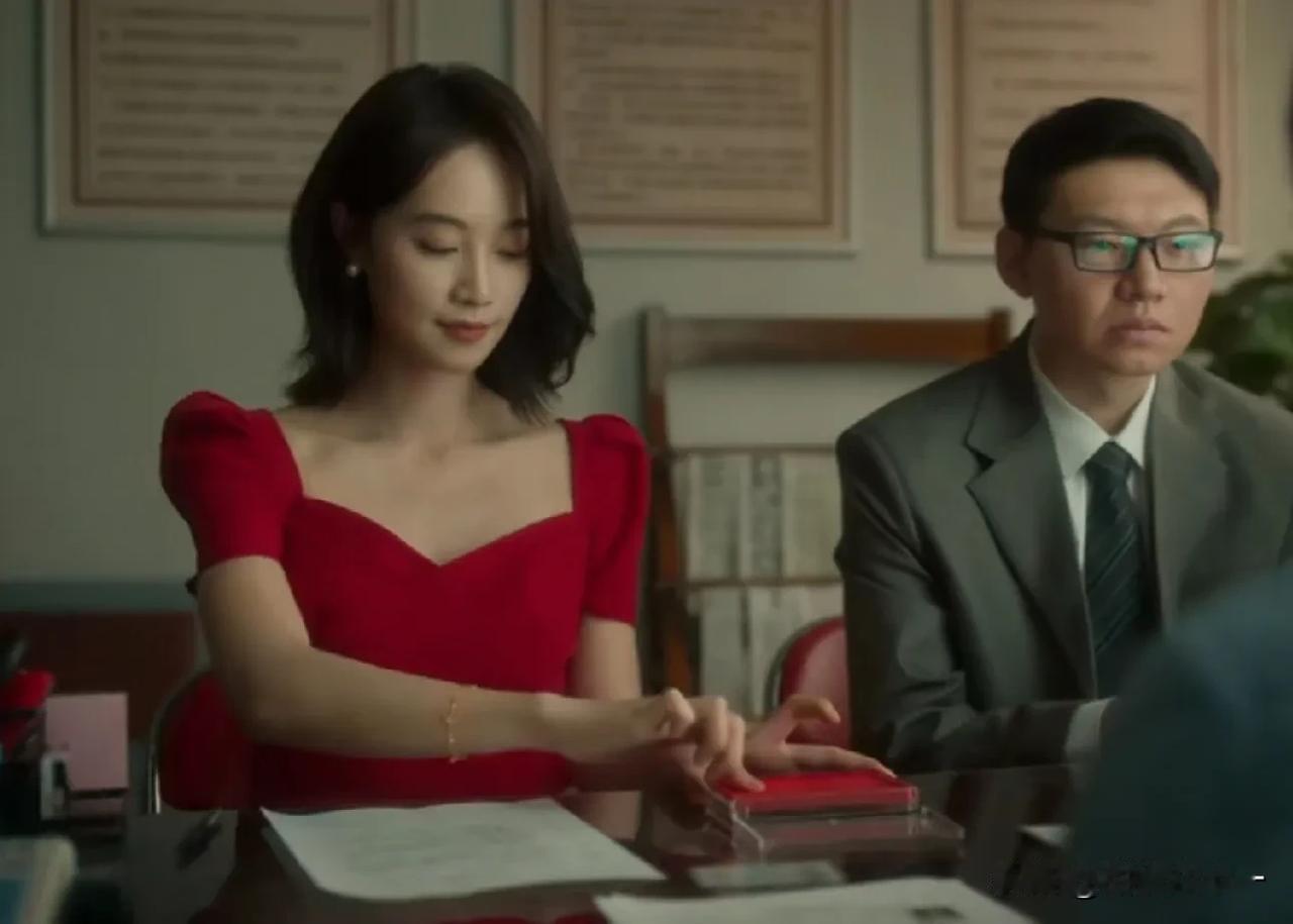 “我们家芝芝工作稳定，人长得漂亮，结婚还不要彩礼，这么好的姑娘他一大老爷们儿还觉