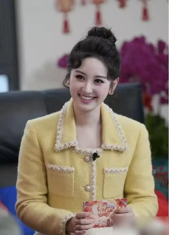 央视两档老牌平民综艺《开门大吉》与《星光大道》的主持阵容近期完成了新一轮调整，年