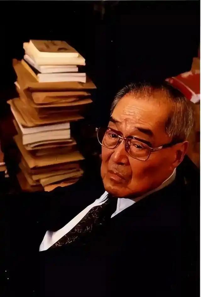 末代衍圣公孔德成怎么去的台湾？
1937年12月，韩复榘弃济南城而去，山东省会沦