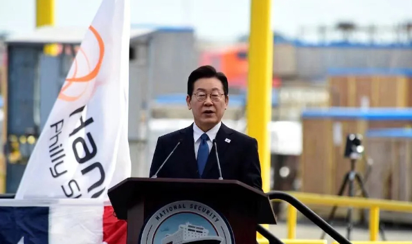 美国总统特朗普在Truth Social平台上宣布，已同意韩国建造核潜艇，以替代