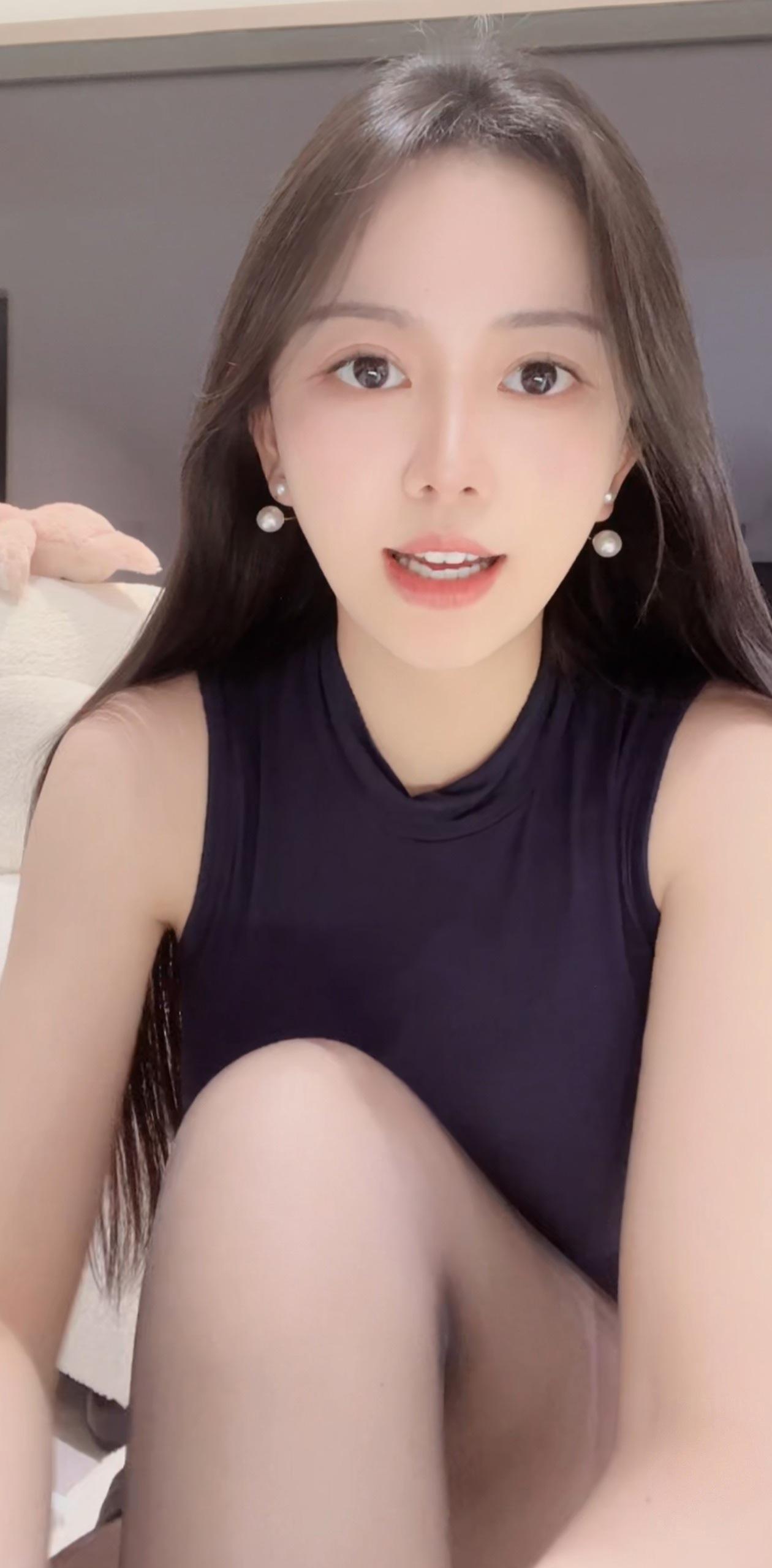 知性小婉怎么这么甜美 ​​​