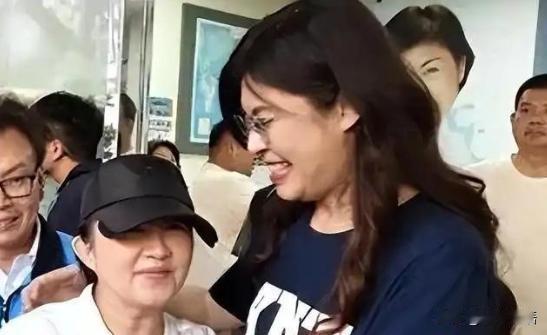 台湾省“高雄台独少女”3年多之前曾扬言要“手撕解放军”，如今交了大陆男朋友之后，